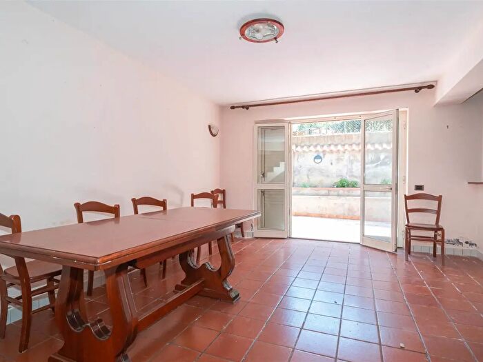 Appartamento con 6 locali in vendita in Via Fratelli Bandiera, Belpasso
