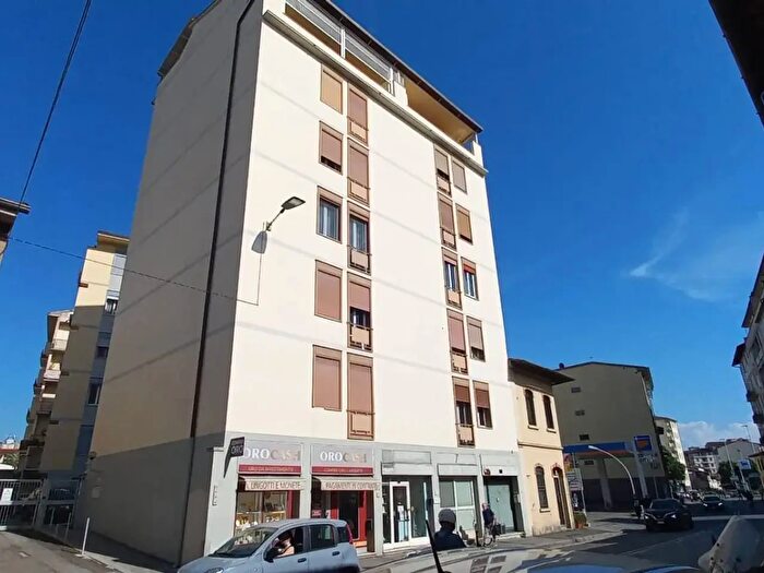 Appartamento trilocale in vendita in Via Reginaldo Giuliani, Firenze