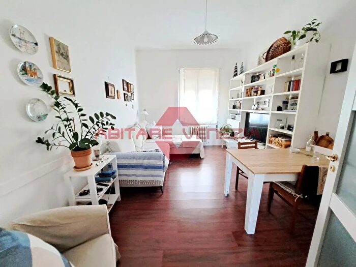 Appartamento trilocale in vendita in Via Cristoforo Colombo Lido, Venezia