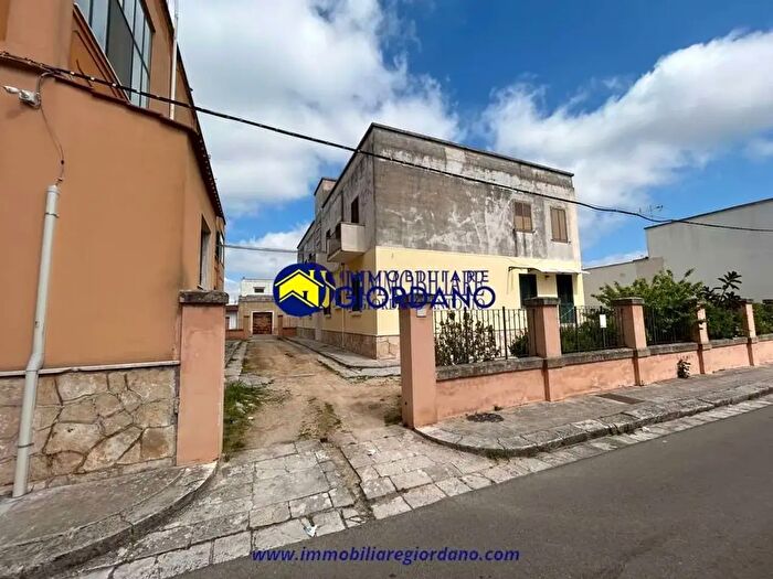 Appartamento con 5 locali in vendita in Via Sabotino, Squinzano