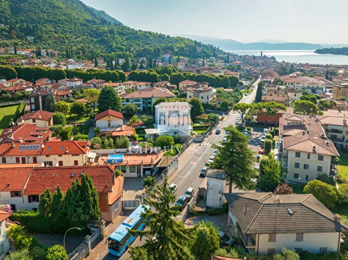 Casa in vendita in Viale Marco Enrico Bossi, Salo
