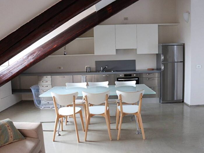 Appartamento trilocale in affitto in Via Sardegna, Washington, Milano