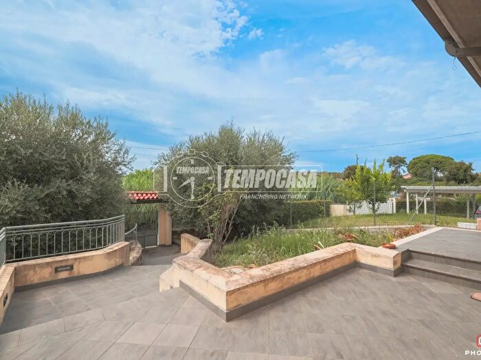 Casa con 5 locali in vendita in Viale Tropea, Riccione