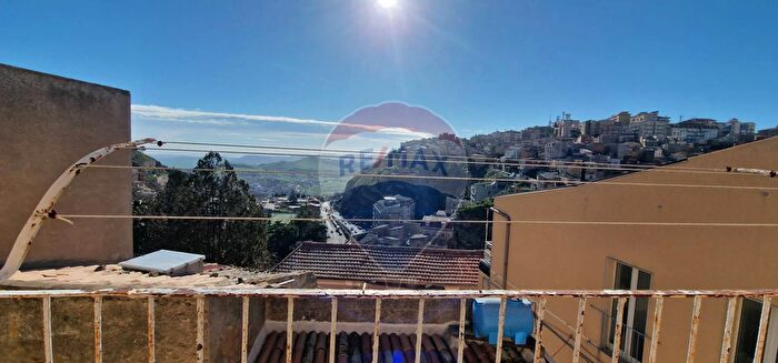 Casa quadrilocale in vendita in Via Corona, Enna