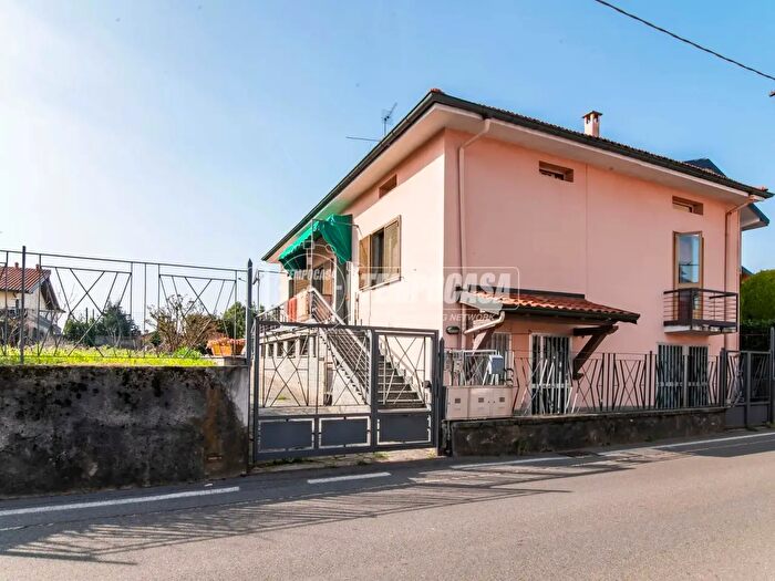 Casa bilocale in vendita in Tradate