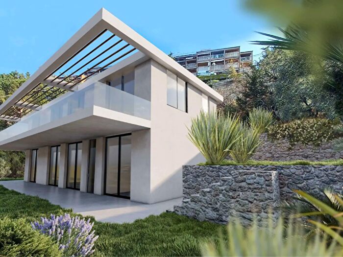 Casa con 10 locali in vendita in Ospedaletti