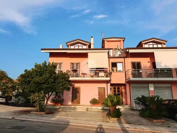 Appartamento trilocale in vendita in Via Aldo Moro, Prignano Cilento