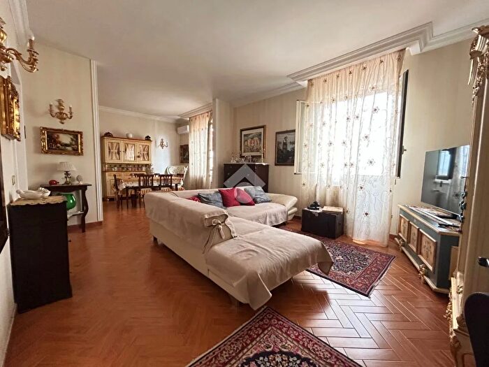 Appartamento con 7 locali in vendita in Via Plebis Rea, Agrigento