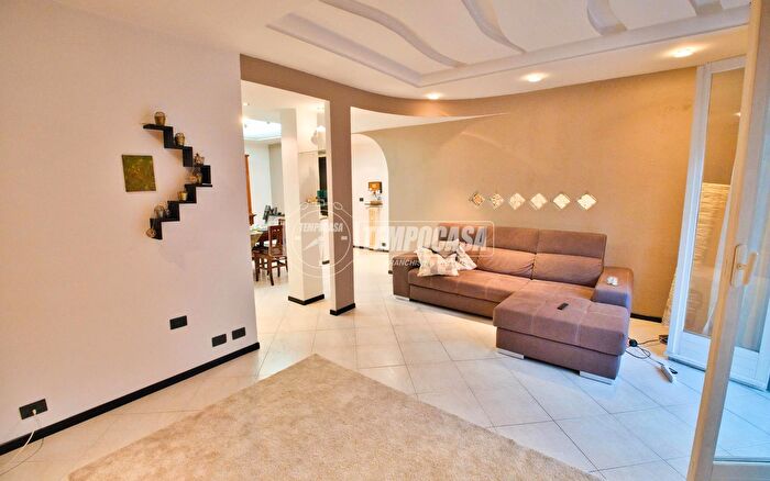 Appartamento trilocale in vendita in Novara