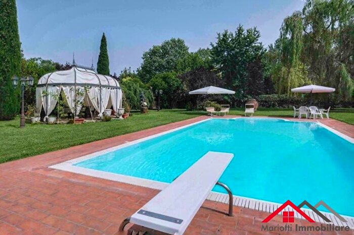 Casa con 14 locali in vendita in Pisa