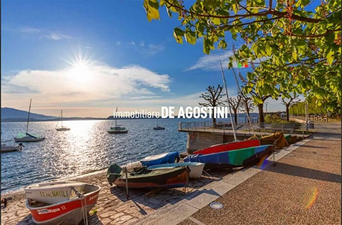 Appartamento trilocale in vendita in Viale Vittorio Veneto Lesa Novara, Lesa