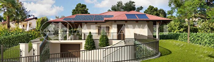 Casa con 7 locali in vendita in Maniago