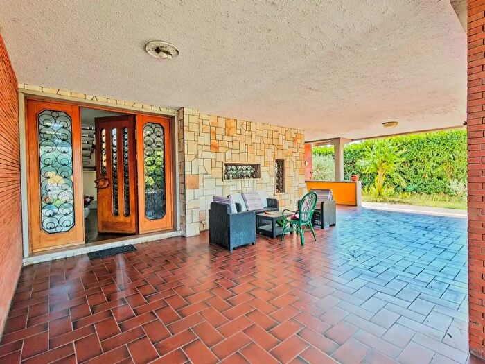 Casa con 15 locali in vendita in Ponte Buggianese