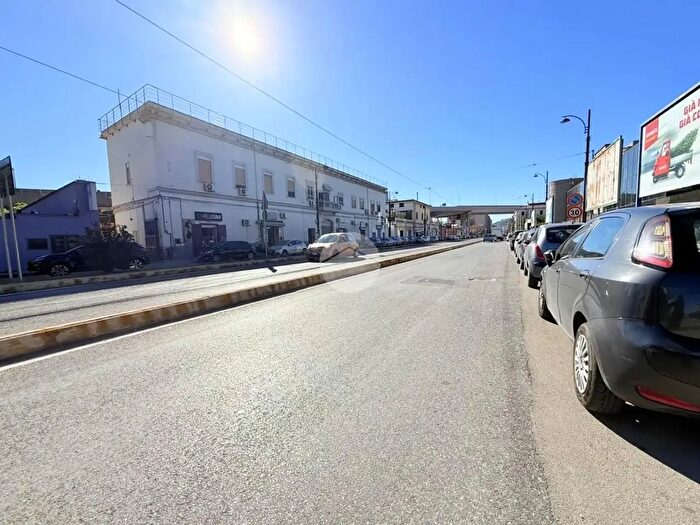Appartamento trilocale in vendita in Via Nuova Pogioreale, Napoli