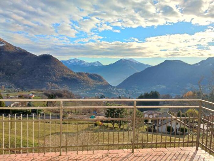 Appartamento quadrilocale in vendita in Via San Rocco, Centro Valle Intelvi