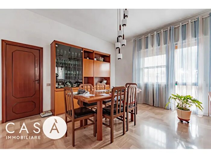 Appartamento con 7 locali in vendita in Viale Botticelli, Cesenatico