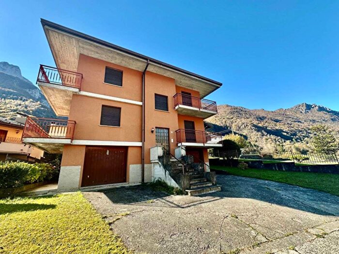 Casa con 10 locali in vendita in Via Leonardo da Vinci, Cortenova