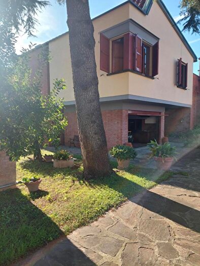 Casa con 8 locali in vendita in Santa Croce SullArno