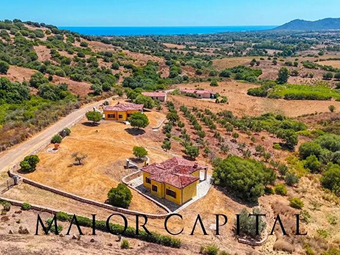 Casa con 8 locali in vendita in Siniscola