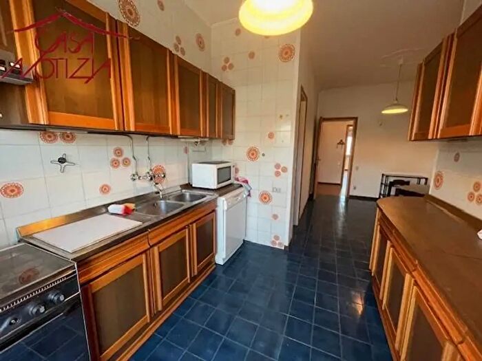 Appartamento con 6 locali in vendita in Via del Fossetto, Lucca