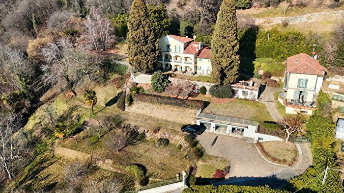 Casa con 8 locali in vendita in Strada Castelvecchio Rocciamelone Testona Moncalieri Torino Piemonte Italia, Moncalieri
