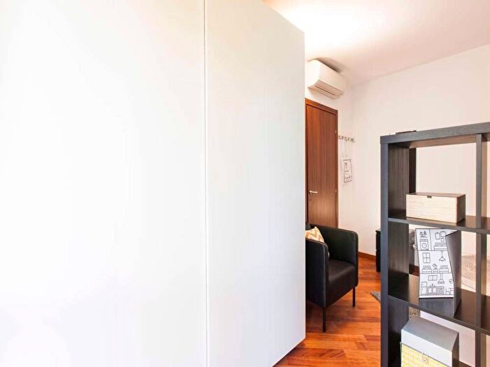 Appartamento con 6 locali in affitto in Via Privata S Martiniano, Corvetto, Milano