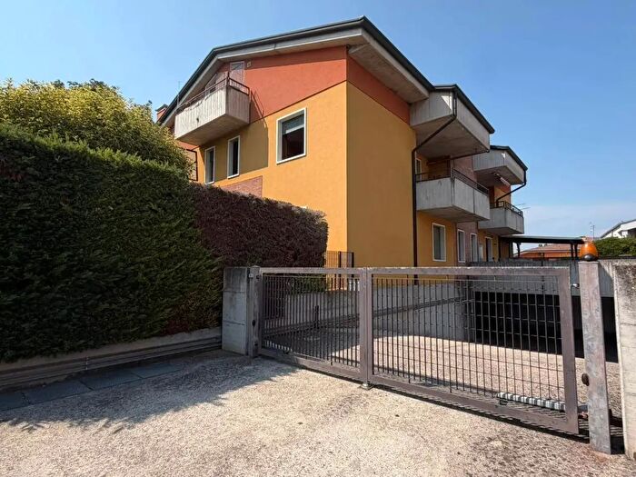 Appartamento quadrilocale in vendita in Via Roberto Ruffili, Zimella