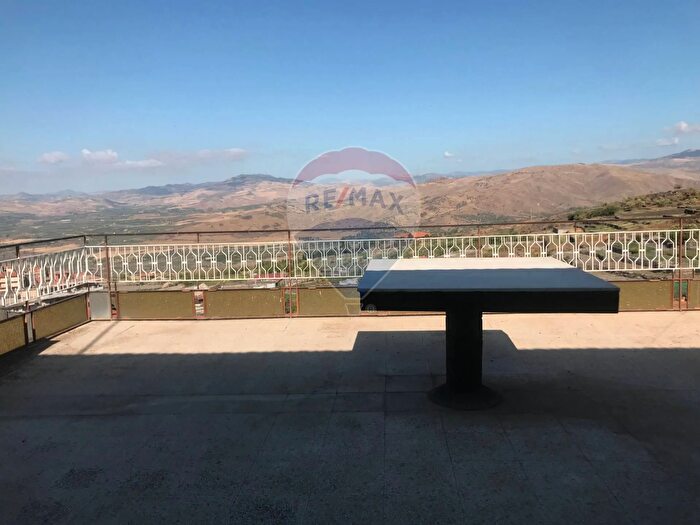 Appartamento trilocale in vendita in Via della Regione, Adrano