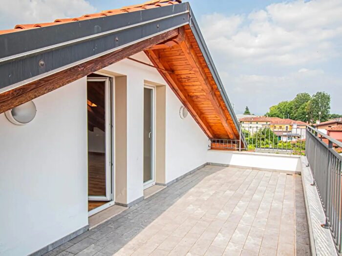 Appartamento con 5 locali in vendita in Via Montello, Udine
