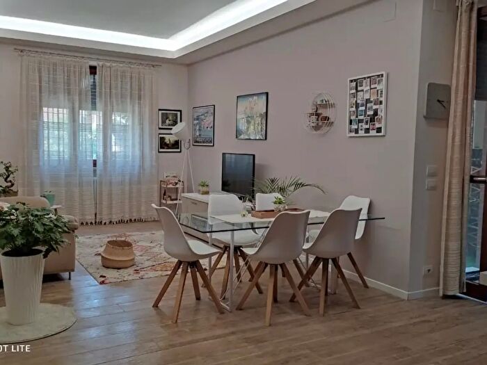 Appartamento trilocale in affitto in Via Valence, Asti