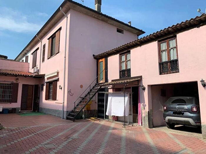 Casa quadrilocale in vendita in Via Raffaello Sanzio Mortara, Mortara