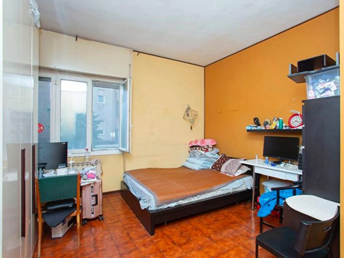 Appartamento con 6 locali in vendita in Via Carolina Invernizio, Milano