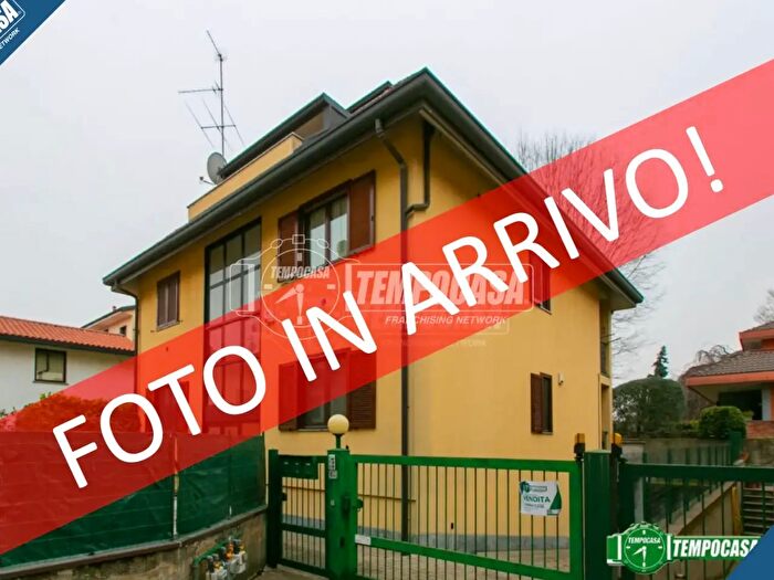 Appartamento trilocale in vendita in Via Privata Bellarmino Roberto, Busto Arsizio