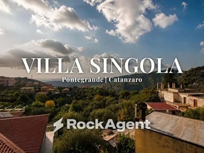 Casa con 6 locali in vendita in Viale Vincenzo Gattoleo, Catanzaro