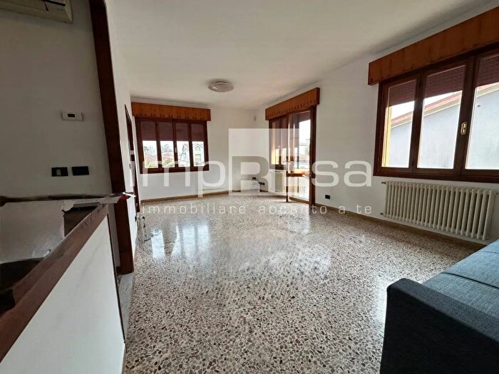 Appartamento quadrilocale in vendita in Via Manin, Salzano