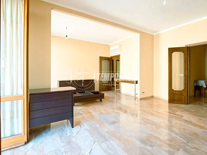 Appartamento trilocale in vendita in Vicolo Sant'Omobono, Cremona