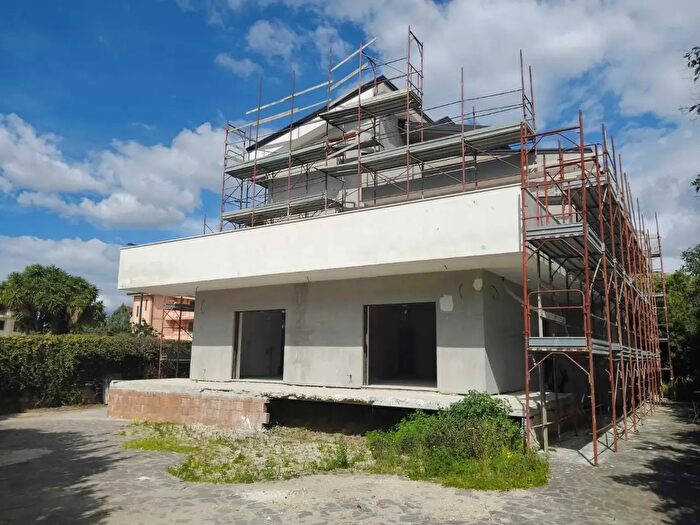 Casa con 8 locali in vendita in Via San Donato Snc, Capodrise