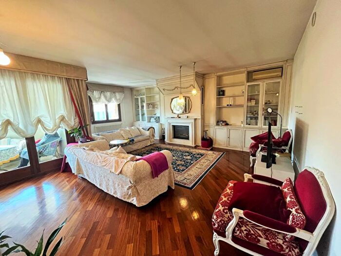 Appartamento con 5 locali in vendita in Via Verdi, Castelfranco Veneto