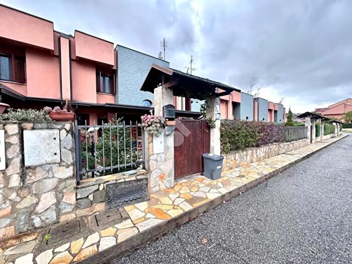 Casa quadrilocale in vendita in Via Mattia Preti, Rende