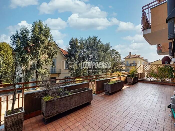 Appartamento trilocale in vendita in Via Giuseppe Mazzini, Villasanta