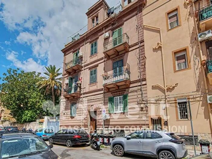 Appartamento trilocale in vendita in Via Blasco d'Alagona, Palermo