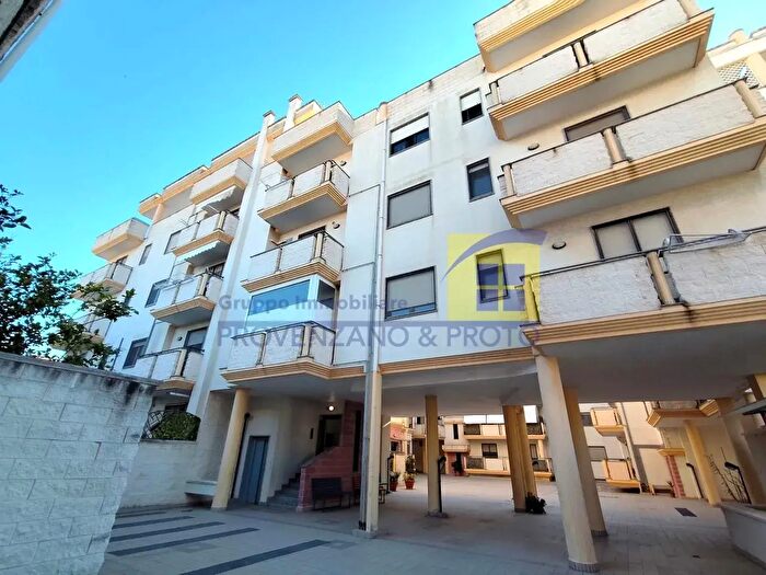 Appartamento trilocale in vendita in Via Tancredi d'Altavilla, Brindisi