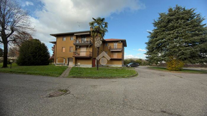 Appartamento trilocale in vendita in Via Giulio Pastore, Motta Visconti