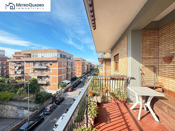 Appartamento trilocale in vendita in Via Andrea del Verrocchio, Roma