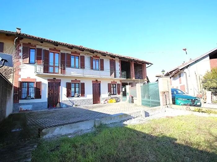 Casa quadrilocale in vendita in Aramengo