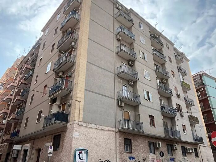 Appartamento trilocale in vendita in Via Scira, Taranto