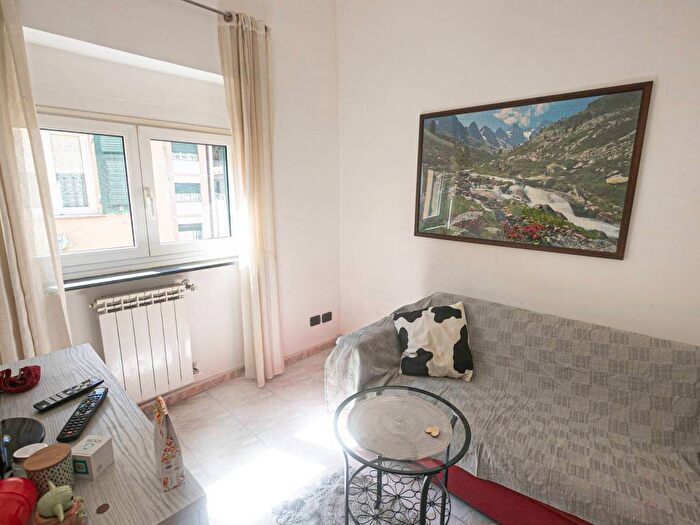 Appartamento trilocale in affitto in Via Bobbio, Staglieno, Genova