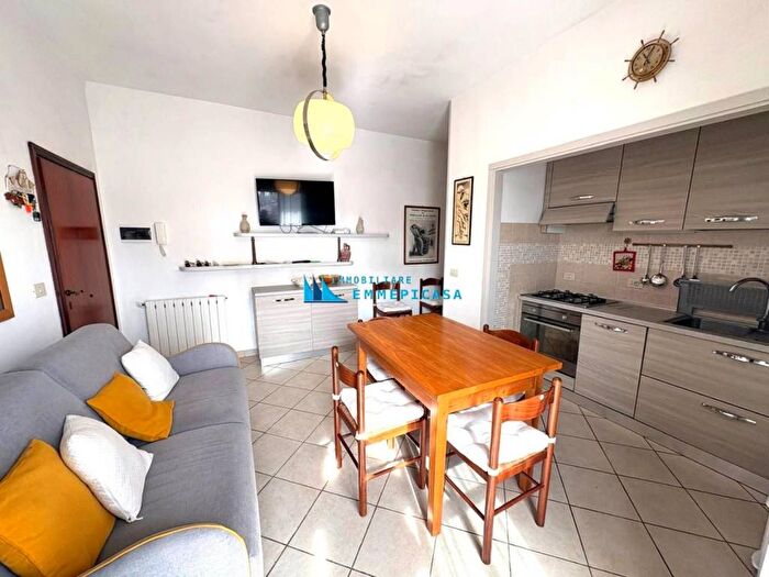 Appartamento trilocale in affitto in Via Fratelli Baldini, Cinquale, Montignoso