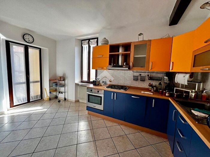 Casa trilocale in vendita in Via C Battisti, Lozza