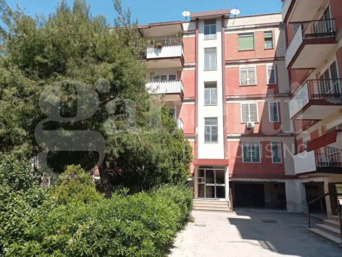 Appartamento quadrilocale in vendita in Via Martiri dAvola, Bari